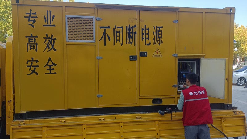柳州柴油发电机组和UPS电源配合使用时，如何避免切换过程中的电力中断？